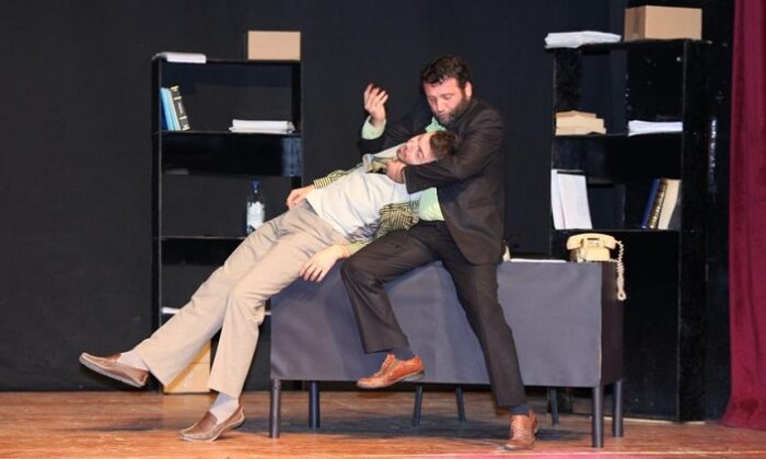 PROFESYONEL TİYATRO SEVERLERLE BULUŞACAK