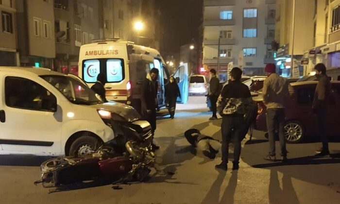 OTOMOBİL İLE MOTOSİKLET ÇARPIŞTI