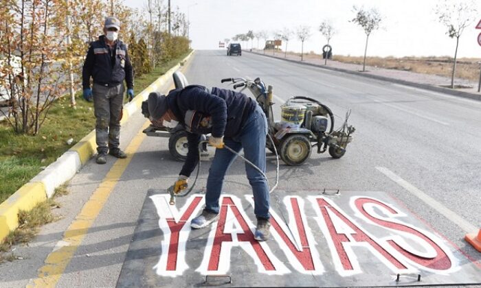 SANAYİ YOLUNDA ÇİZGİ VE YAZI ÇALIŞMASI