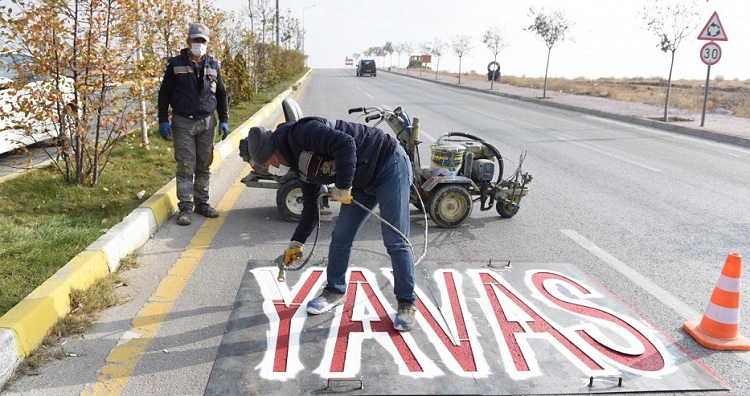 SANAYİ YOLUNDA ÇİZGİ VE YAZI ÇALIŞMASI