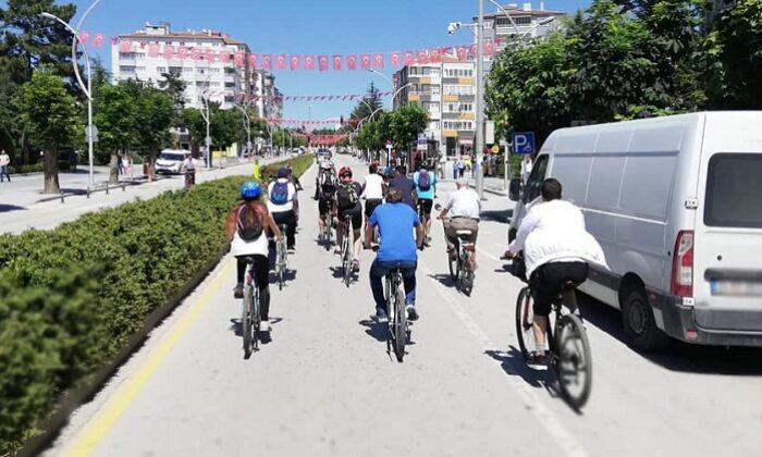 CADDELER BİSİKLET YOLUNA KAVUŞSUN