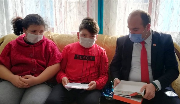 CEYLAN MUTLULUKLARINA ORTAK OLDU