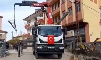 ORTAKÖY’DE ELEKTRİK DİREKLERİ YENİLENİYOR
