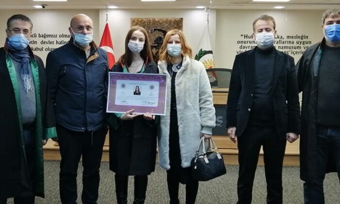 NİSAN ŞAHİN CÜBBESİNİ GİYDİ