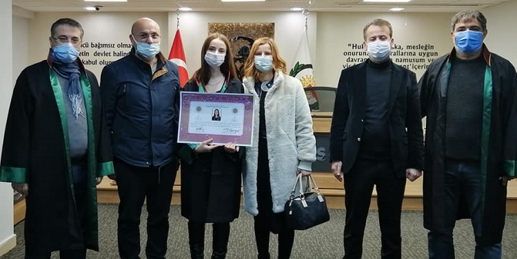 NİSAN ŞAHİN CÜBBESİNİ GİYDİ