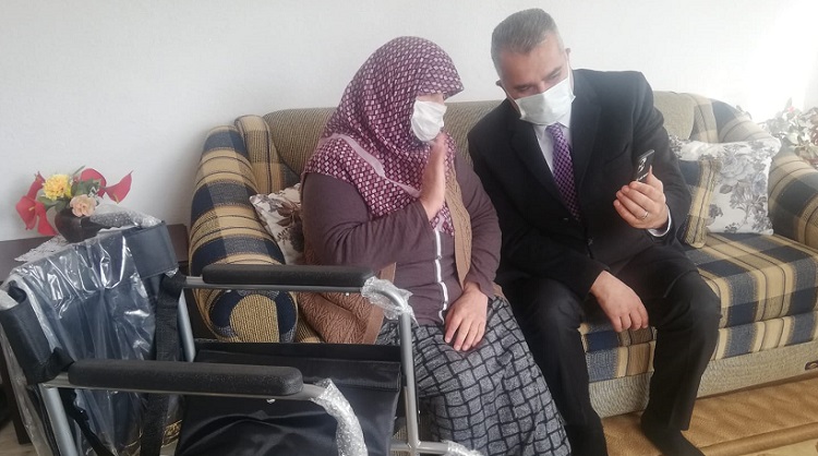 GÜLSEREN TEYZE’NİN HAYIR DUASINI ALDI