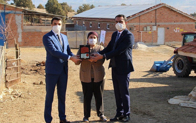 KADIN YATIRIMCIYA TEŞEKKÜR PLAKETİ
