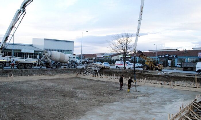 MESCİDİN ZEMİN BETONU ATILDI