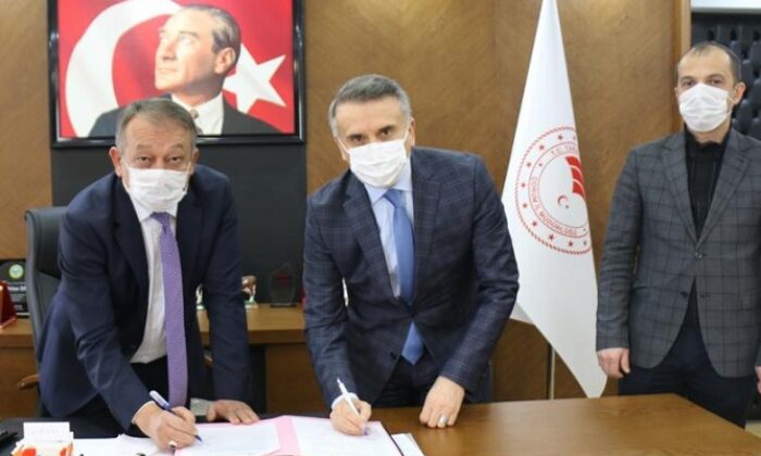 BELEDİYE HAYVAN ÜRETİCİLERİNİN YANINDA