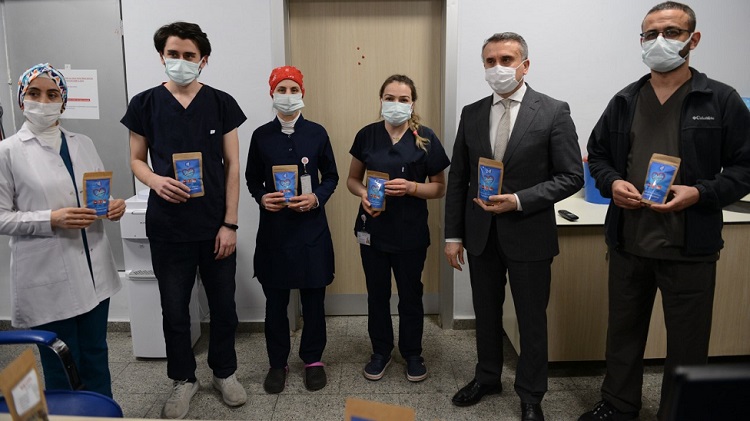 BELEDİYE’DEN SAĞLIK ÇALIŞANLARINA KIŞ ÇAYI