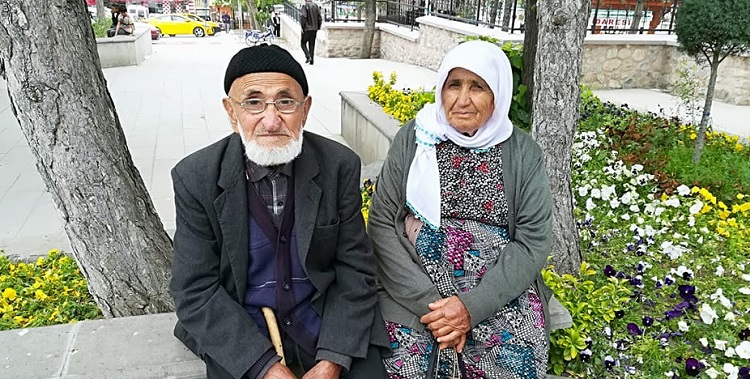 ÇORUMLU ŞEHİT ANNESİNİ ÜZEN TAVIR!