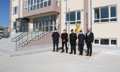 JANDARMA’DAN OKULA ATATÜRK BÜSTÜ
