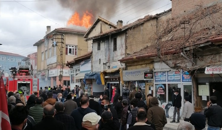 ARASTADA ÇIKAN YANGIN SÖNDÜRÜLDÜ