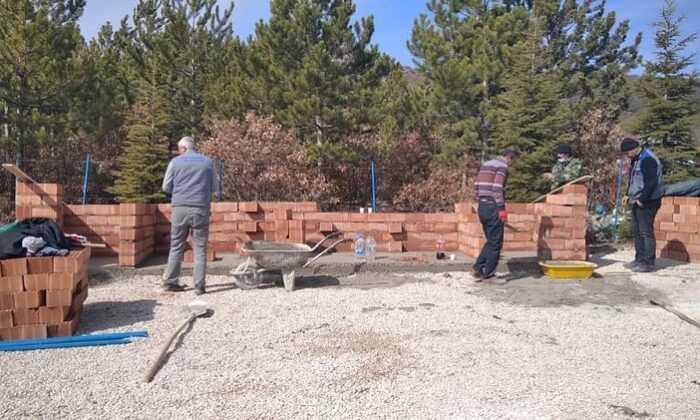 SOKAK HAYVANLARINA BARINAK YAPILIYOR