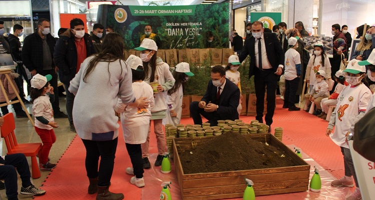 AHL PARK’TA FİDAN DAĞITILDI