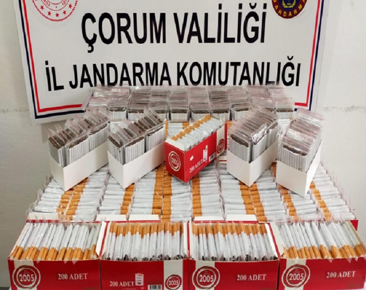 ARAÇTAN 7 BİN 800 ADET MAKARON ÇIKTI