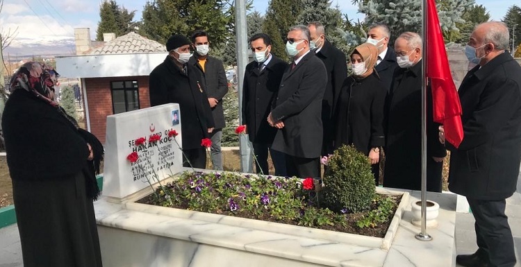 ÇORUM ŞEHİTLİĞİNİ ZİYARET ETTİLER