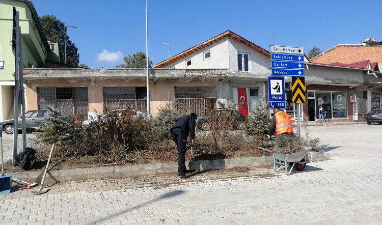 BAYAT BELEDİYESİ’NDEN BAHAR TEMİZLİĞİ