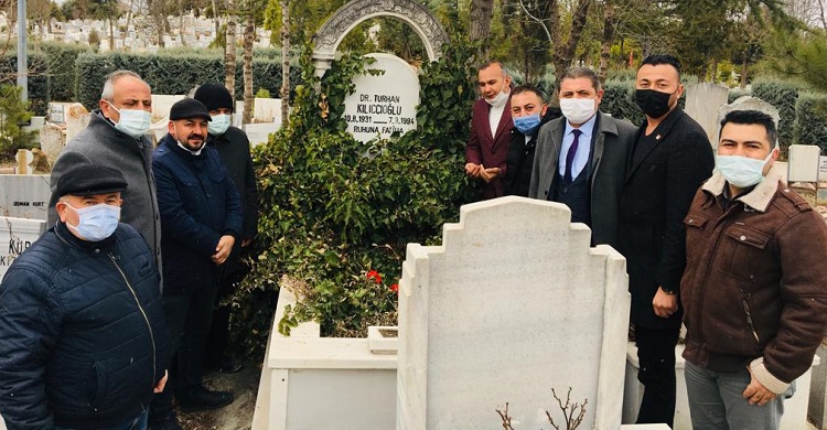 ESKİ BAŞKAN MEZARI BAŞINDA ANILDI