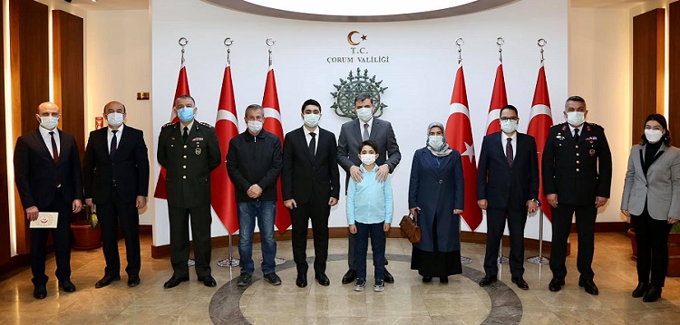 DEVLET ÖVÜNÇ MADALYASI ALDILAR