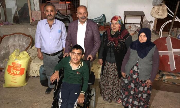 ENGELLİ GENCİ MUTLU ETTİLER