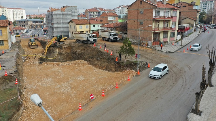 GARİP DEDE SOKAKTA YOL ÇALIŞMASI