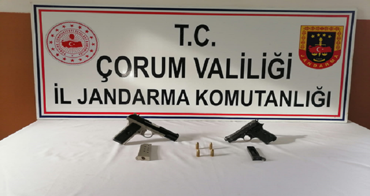 RUHSATSIZ SİLAH TİCARETİ YAPIYORLARDI!