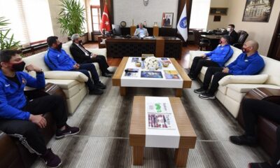 ŞAMPİYON GÜREŞÇİLERDEN AŞGIN’A ZİYARET