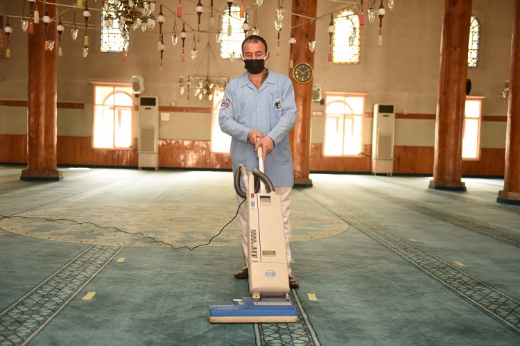 BELEDİYE CAMİLERİ TERTEMİZ YAPIYOR
