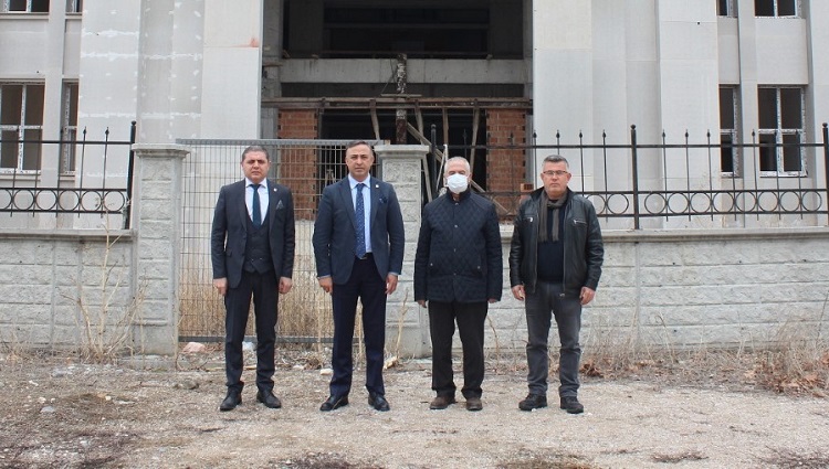 YARIM KALAN YURDU İNCELEDİLER