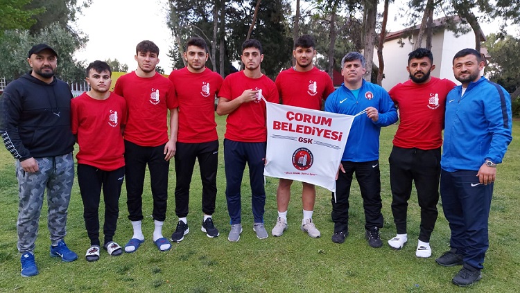 ÇORUMLU GÜREŞÇİLERDEN BÜYÜK BAŞARI