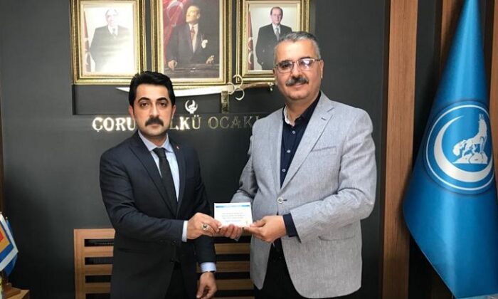 ALIŞVERİŞ ÇEKLERİNİ TESLİM ETTİ