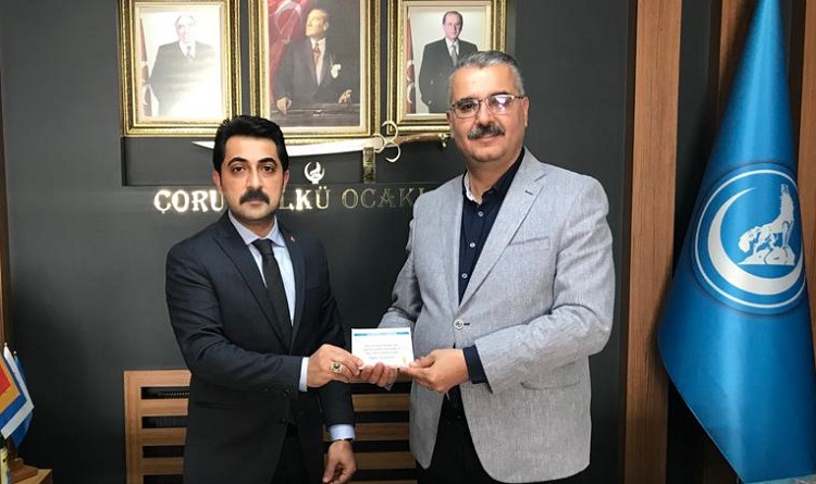 ALIŞVERİŞ ÇEKLERİNİ TESLİM ETTİ
