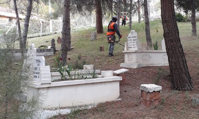 BAYAT BELEDİYESİ MEZARLIKLARI TEMİZLEDİ