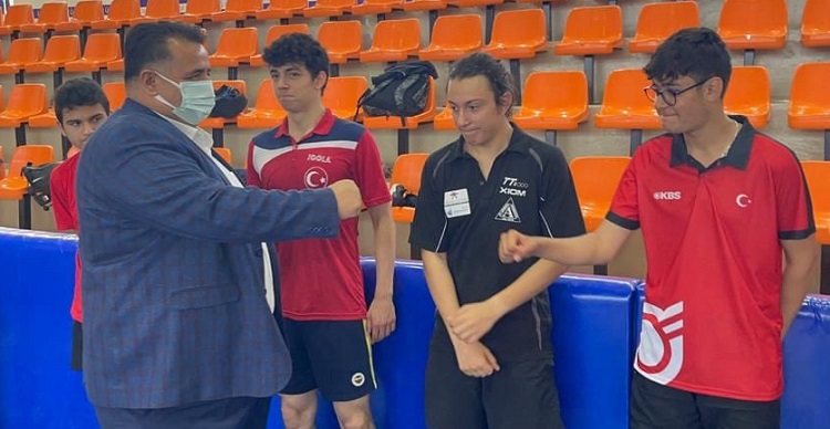 MİLLİ TAKIM SPORCULARINI ZİYARET ETTİ