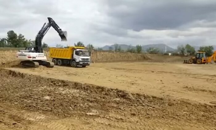 İLÇEYE ÇİM FUTBOL SAHASI YAPILACAK