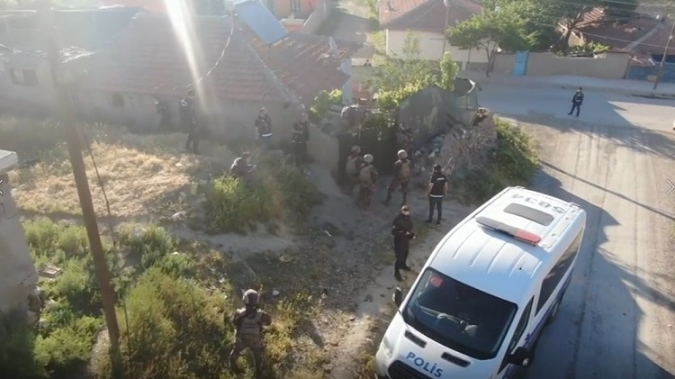 UYUŞTURUCU OPERASYONUNDA 4 KİŞİ YAKALANDI