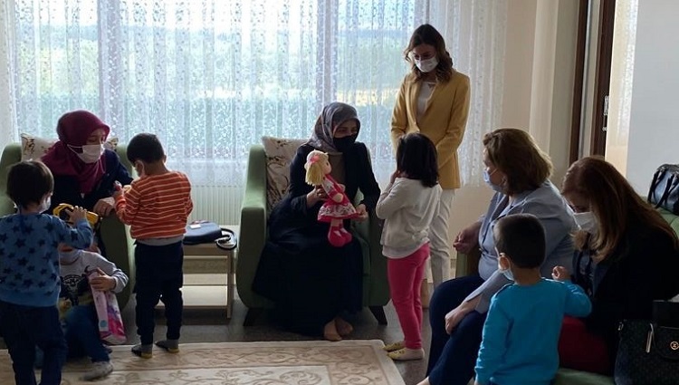 SEVGİ EVLERİNDEKİ ÇOCUKLARI ZİYARET ETTİLER