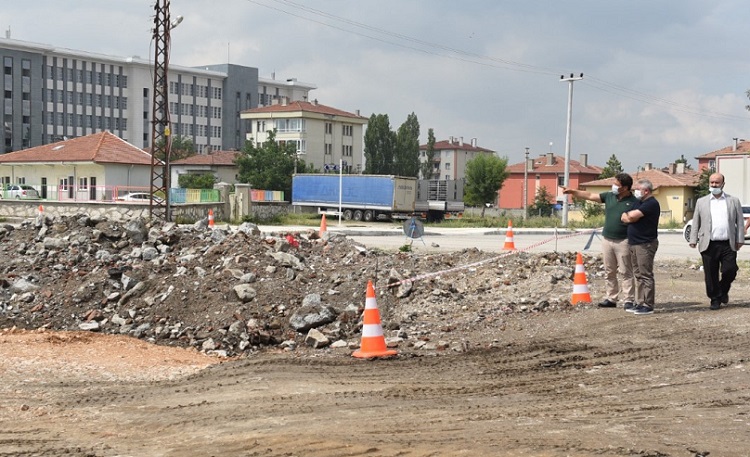 BELEDİYE İKİ YENİ YOL DAHA AÇIYOR
