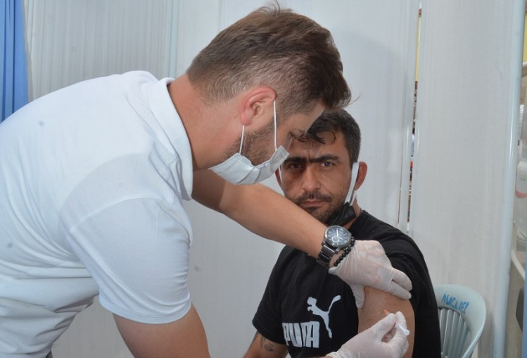 SEBZE PAZARINDA RANDEVUSUZ AŞI
