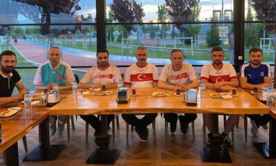 SPORCU GENÇLERLE SOHBET ETTİLER