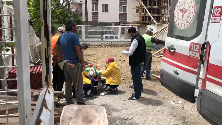 İNŞAATTAN DÜŞEN İŞÇİ YARALANDI