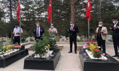AYBÜKE ÖĞRETMEN KABRİ BAŞINDA ANILDI