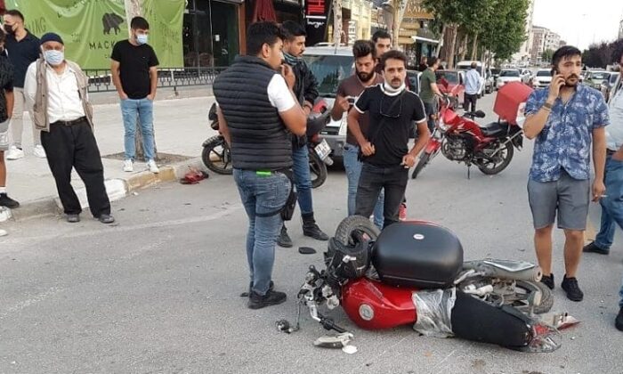 ÜZÜCÜ KAZADA KURYE AĞIR YARALANDI