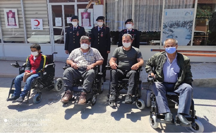 JANDARMA 14 ENGELLİYİ SEVİNDİRDİ