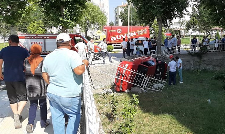 KONTROLÜ KAYBETTİ BAHÇEYE UÇTU