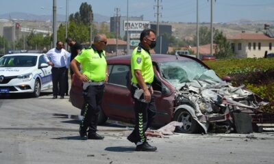 OTOMOBİL TIR’A ARKADAN ÇARPTI