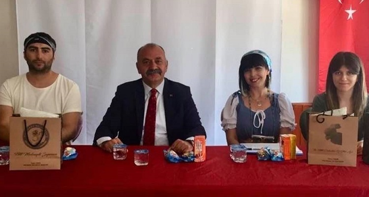 ÖĞRETMEN VE ÖĞRENCİLERİ AĞIRLADI