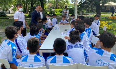 GENÇ SPORCULARI MECLİSTE AĞIRLADI