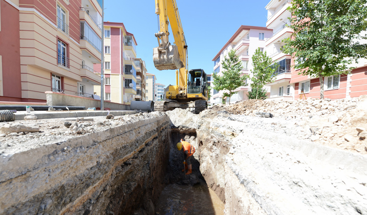 BELEDİYEDEN YAĞMUR SUYU ÇALIŞMASI
